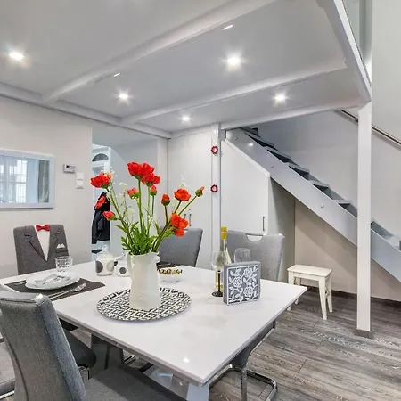 Sweet Dreams In The Heart Of The City Apartment